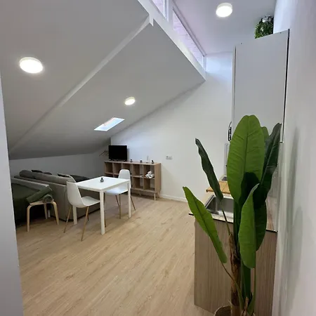 Apartment Abuhardillado A Kilometro Y Medio De La Playa 9 Vigo